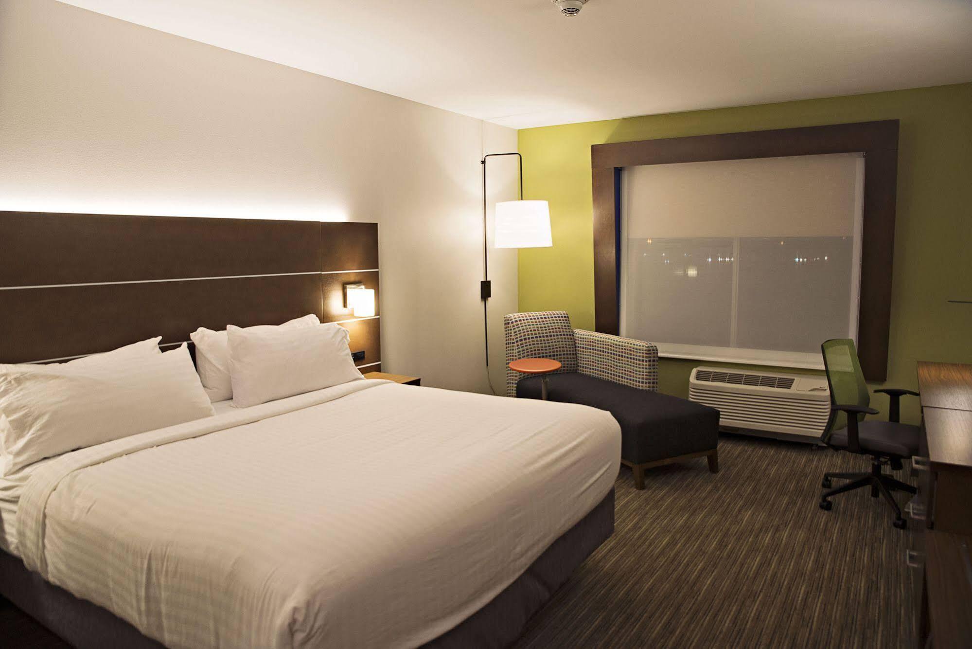 Holiday Inn Express & Suites - Rantoul By Ihg Eksteriør bilde